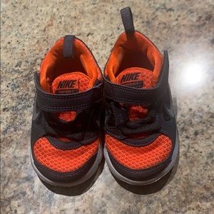 Nike toddler shoes 4c